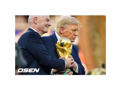 인판티노 FIFA 회장 영국 총리까지 나서 퇴진 요구받다