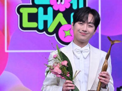 이찬원 야구에 이어 축구 해설까지 해서 올라운더 자격 인정받음