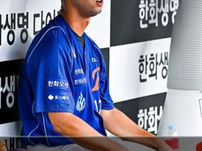 한화 에르난데스 후반기 첫 등판에서 실수 연속
