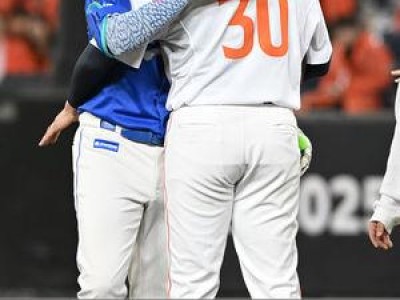 디아즈 vs 폰세 경기 중 팬들 사이에서 큰 논란 발생