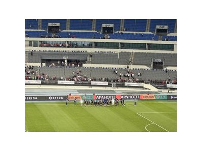 폴더 인사로 감사 전한 구름 관중 장관