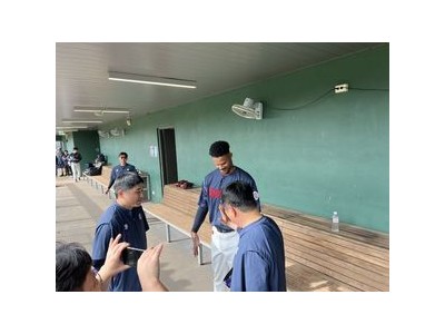 롯데 외국인 투수 엘빈 로드리게스 첫 합류